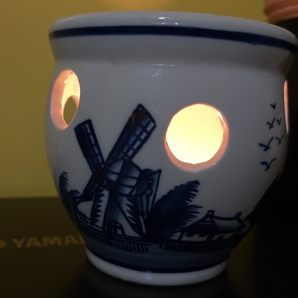 Delft Blue tulip pot with windmills, trees, birds, ships,etc. 4” Tall - Picture 11 of 14